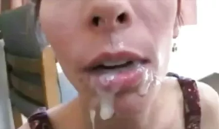 نوجوان فرانسوی Busty در یک سه نفری عکس سکسی برای جلق لعنتی
