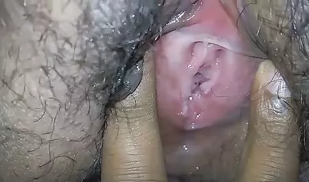 تقدیر بر عکس های xxx روی Asshole و گربه او